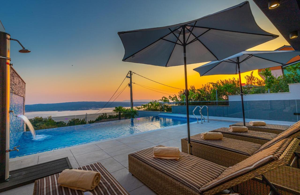 Luxury Villa Lorena With Heated Pool, Jacuzzi,Sauna And Seaview Crikvenica Exterior foto