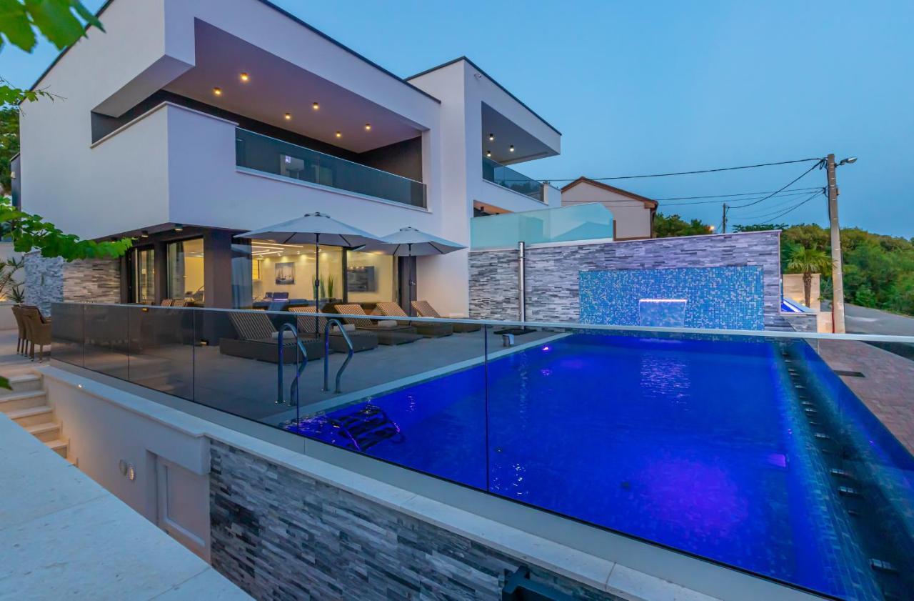 Luxury Villa Lorena With Heated Pool, Jacuzzi,Sauna And Seaview Crikvenica Exterior foto